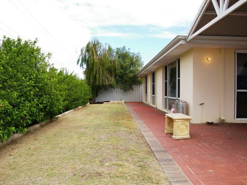 15 Willis Cove, Pelican Point WA 6230