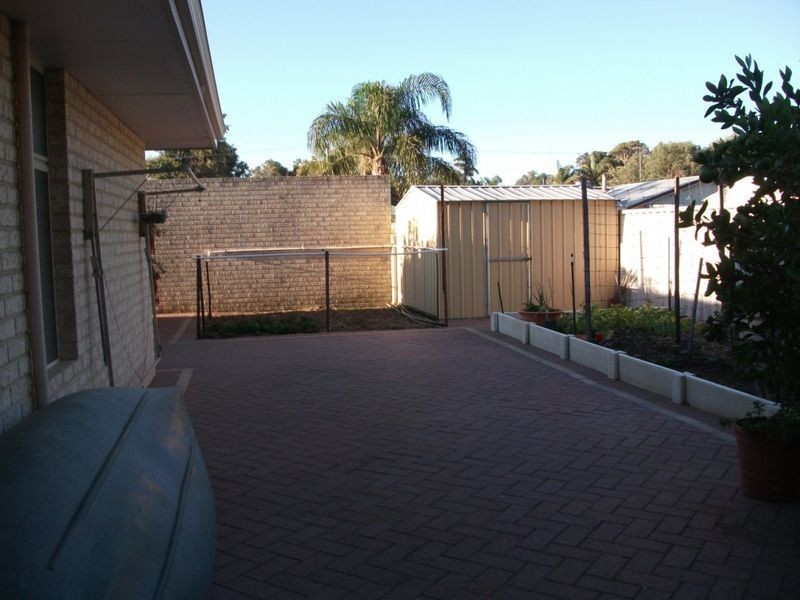 2/7a Laura Avenue, Australind WA 6233
