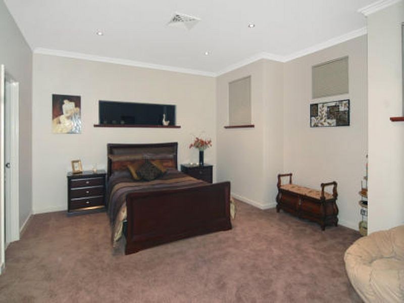 33 Portofino Crescent, Pelican Point WA 6230