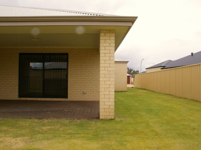 5 Oxley Pass, Dalyellup WA 6230