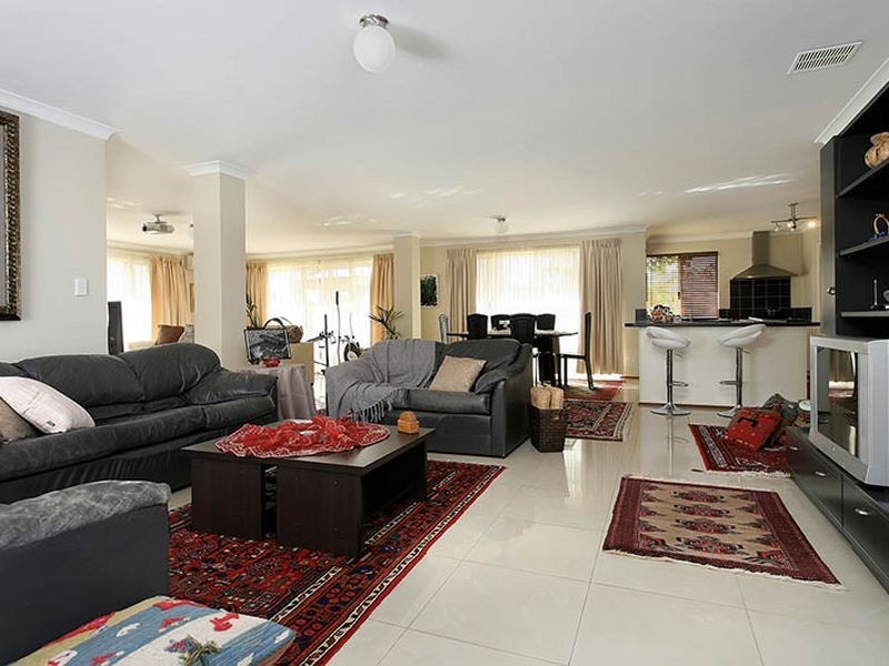 70 The Boulevard, Australind WA 6233