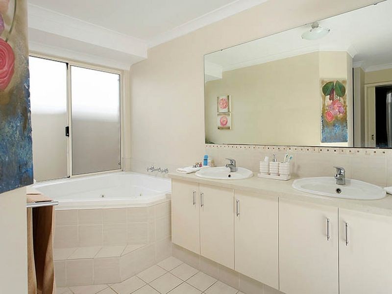 70 The Boulevard, Australind WA 6233