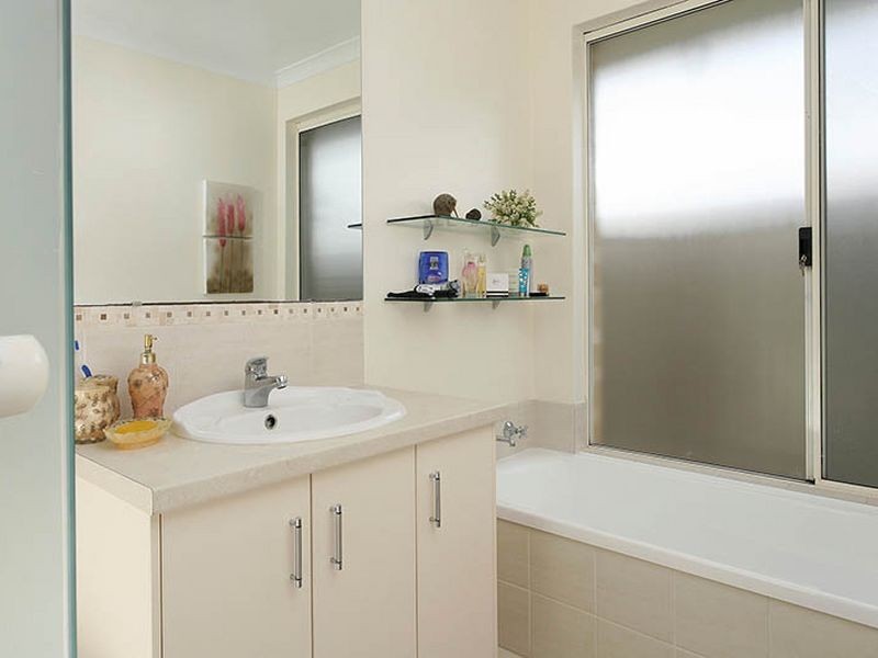 70 The Boulevard, Australind WA 6233