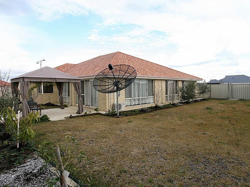 70 The Boulevard, Australind WA 6233