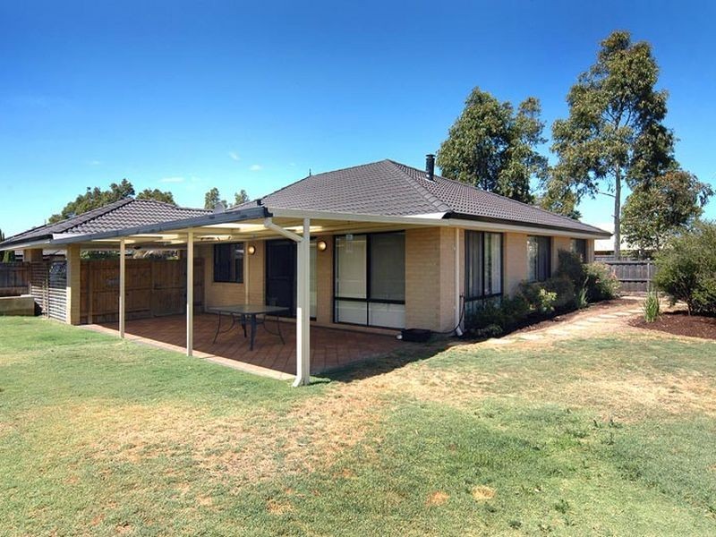 33 Burleigh Drive, Australind WA 6233
