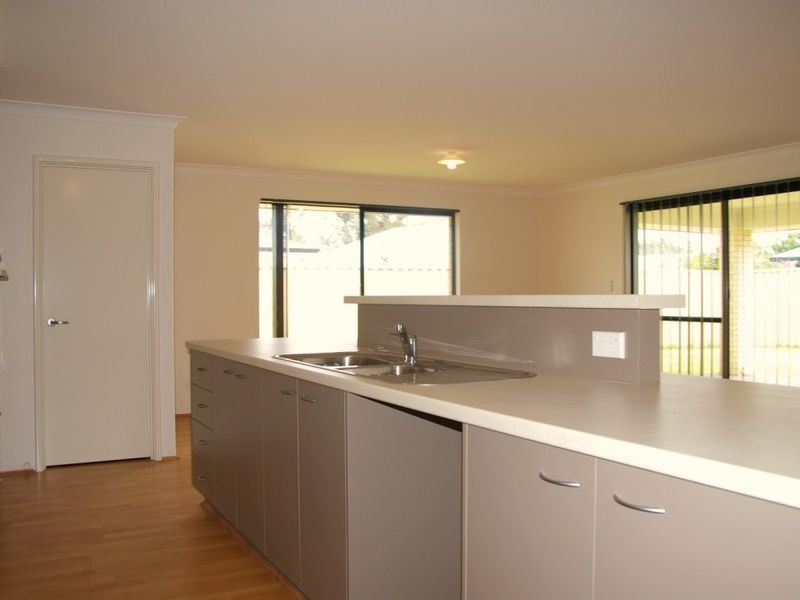 5 Oxley Pass, Dalyellup WA 6230