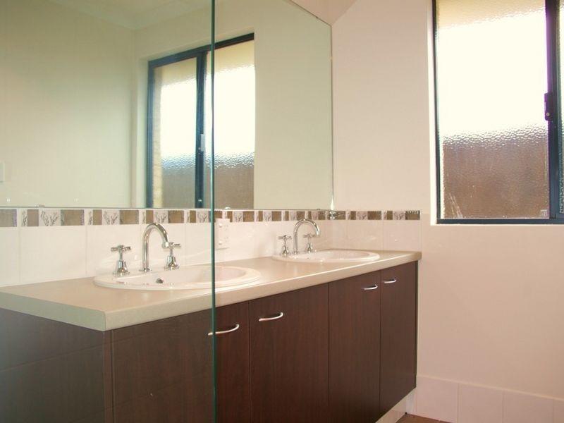 5 Oxley Pass, Dalyellup WA 6230