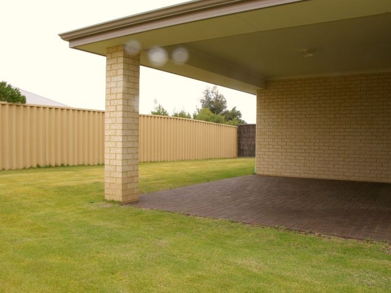5 Oxley Pass, Dalyellup WA 6230