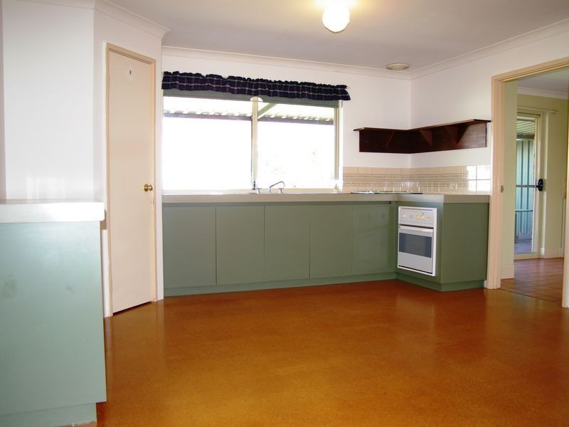 32 St Peters Green, College Grove WA 6230