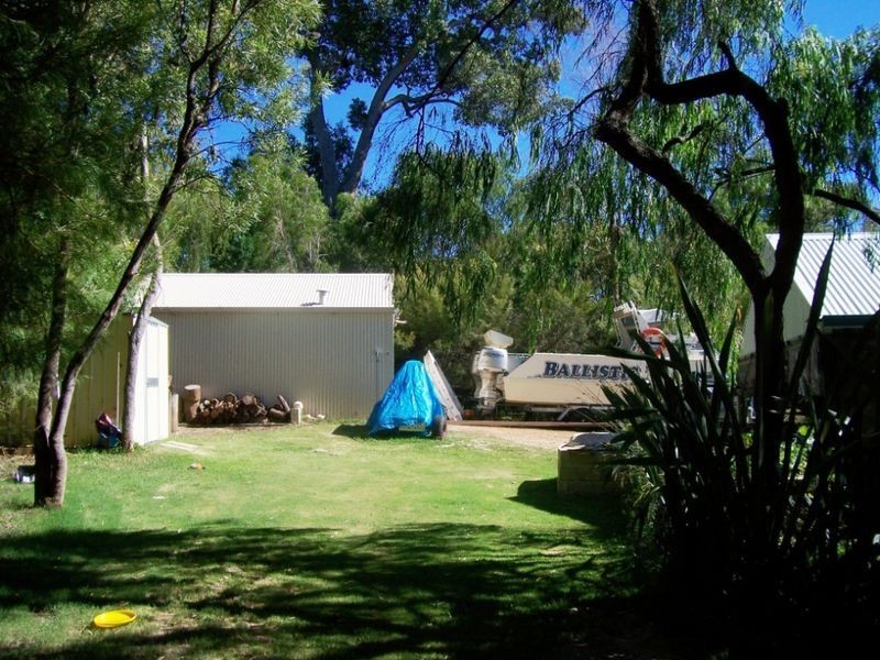 8 Samrose Road, Dalyellup WA 6230