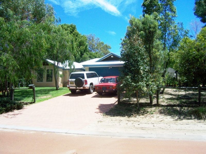 8 Samrose Road, Dalyellup WA 6230