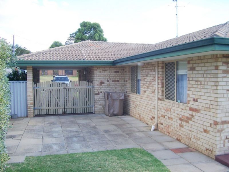 12 Whatman Way, Withers WA 6230