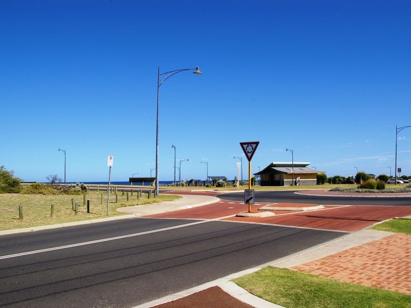 2/1 Upper Esplanade, Bunbury WA 6230