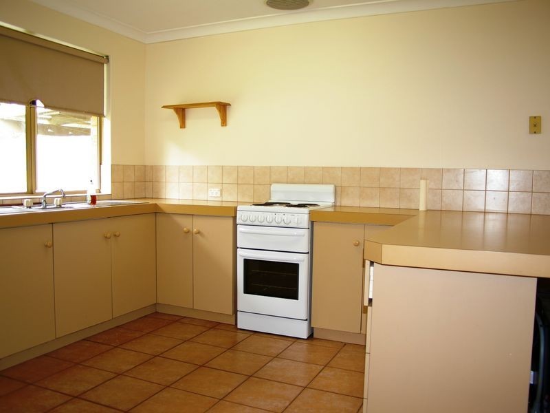 2/104 Paris Road, Australind WA 6233