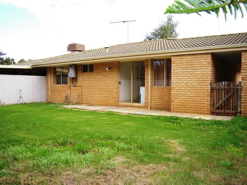 2/104 Paris Road, Australind WA 6233