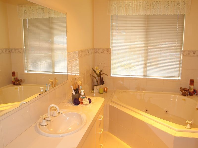 11 Oak Court, Eaton WA 6232