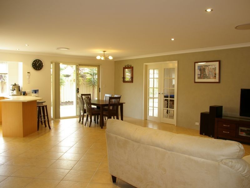 18 Swan Avenue, Eaton WA 6232
