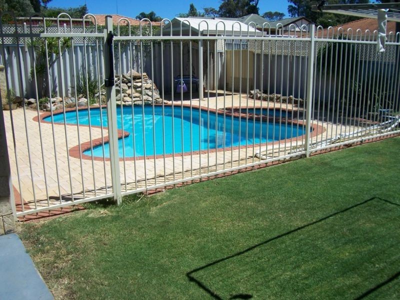 12 Christchurch Place, College Grove WA 6230