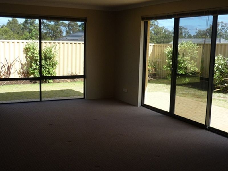 42 Sapphire Road, Dalyellup WA 6230