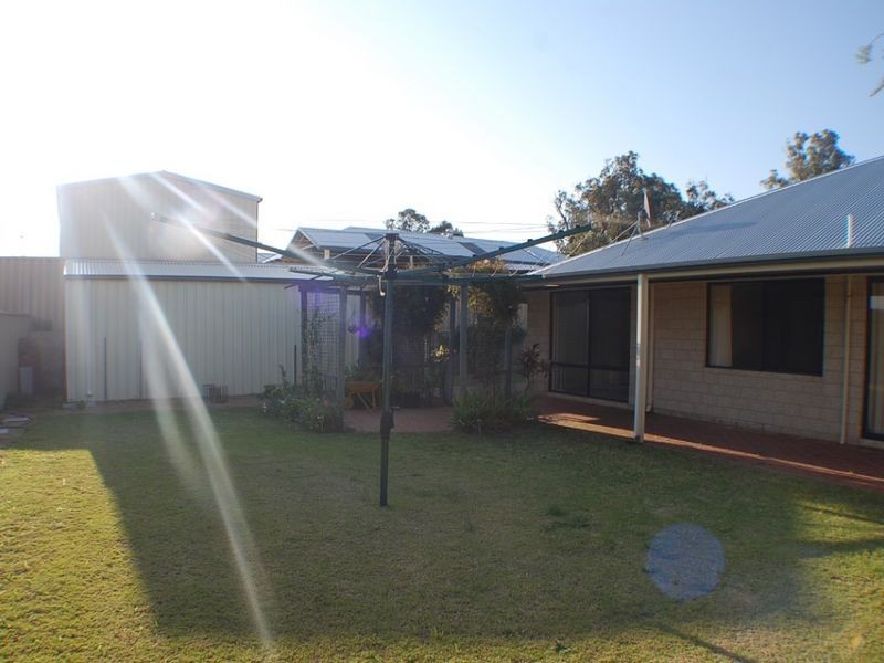 31 McMillan Drive, Dalyellup WA 6230