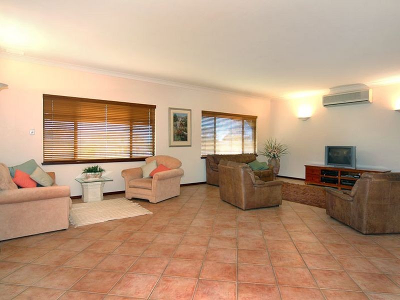 279 Old Coast Road, Australind WA 6233