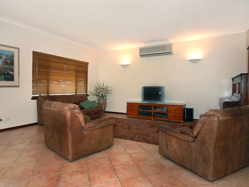 279 Old Coast Road, Australind WA 6233