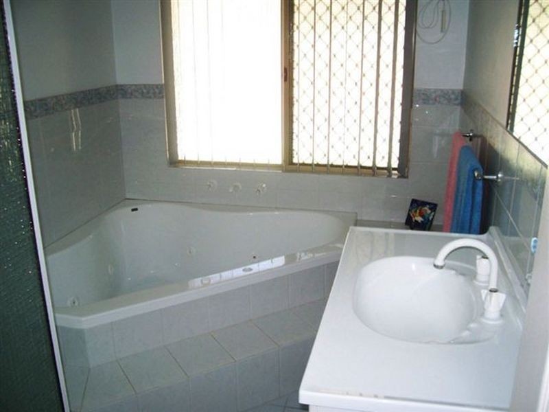 2 Longshore Place, Leschenault WA 6233