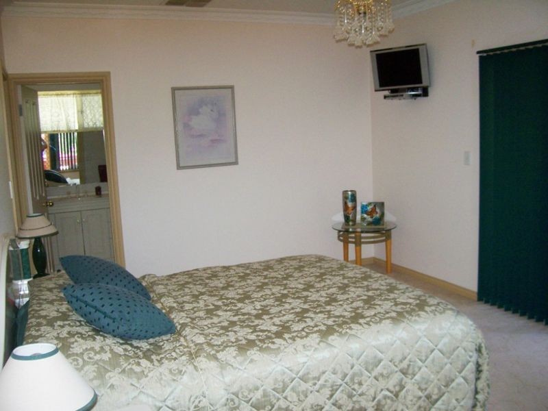 2 Longshore Place, Leschenault WA 6233