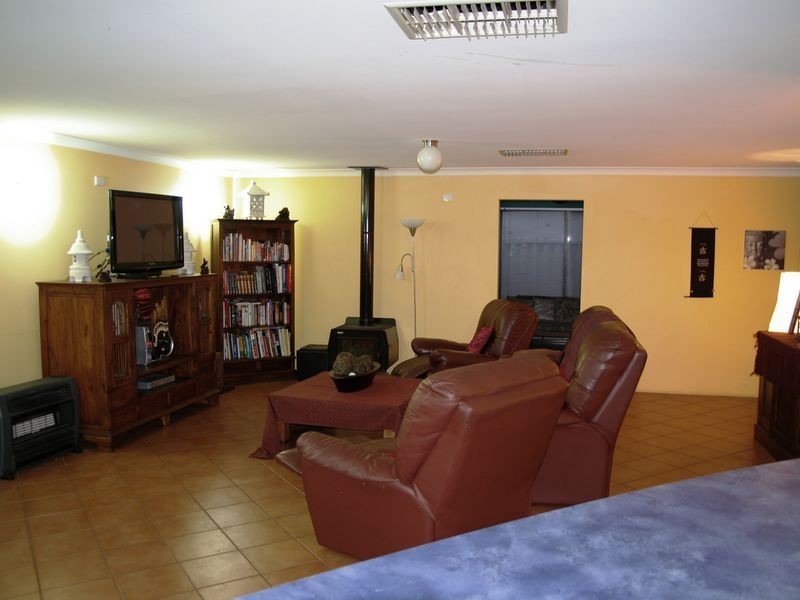 3 Wandoo Road, Dalyellup WA 6230