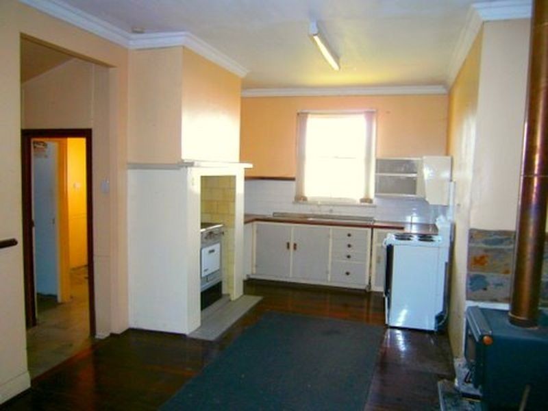 6 Deakin Street, Collie WA 6225