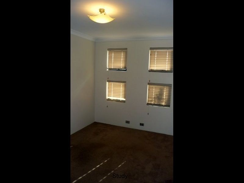 37 Azurite, Australind WA 6233