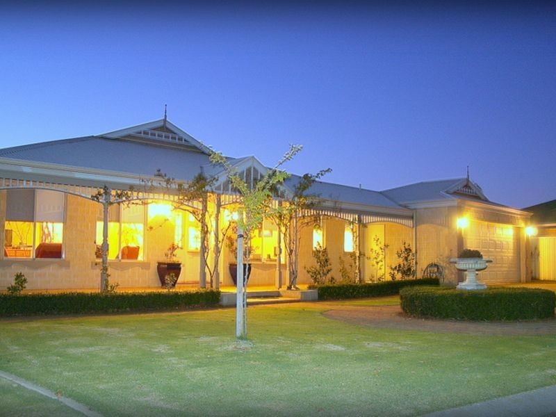 8 Litham Way, Pelican Point WA 6230