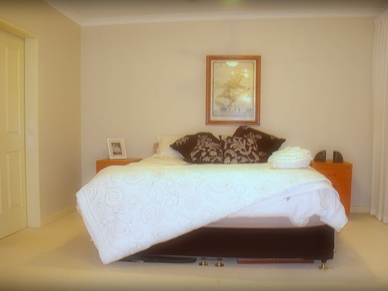 8 Litham Way, Pelican Point WA 6230