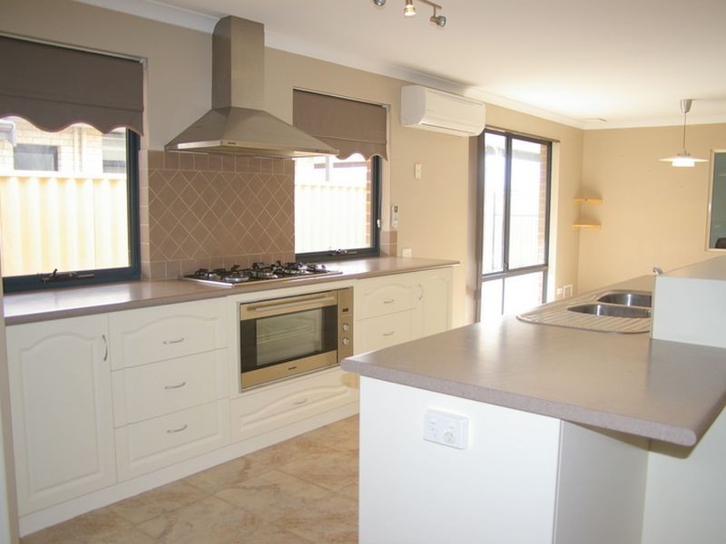 5 Graphite Turn, Dalyellup WA 6230