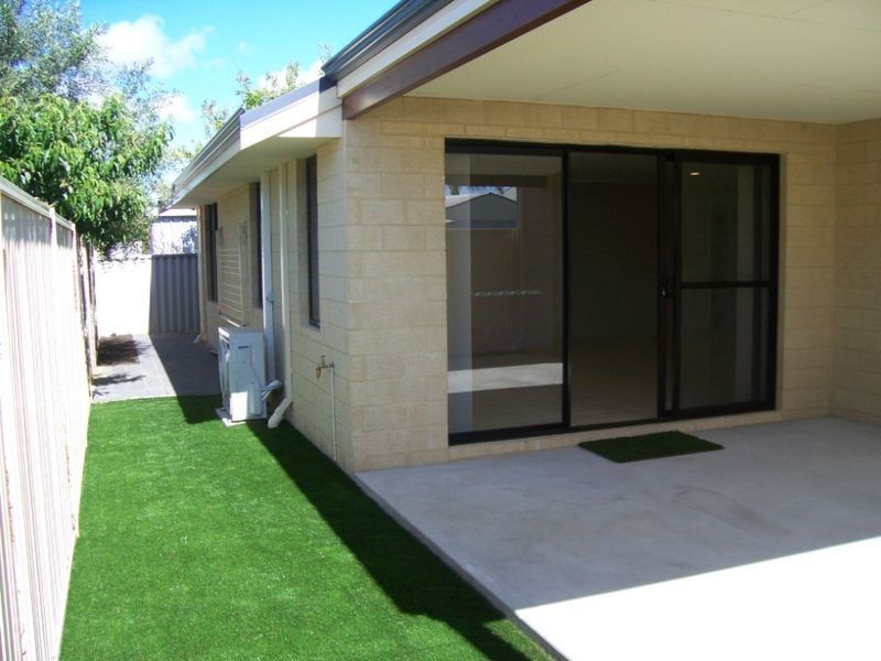 2/13b Woonnar Street, Carey Park WA 6230