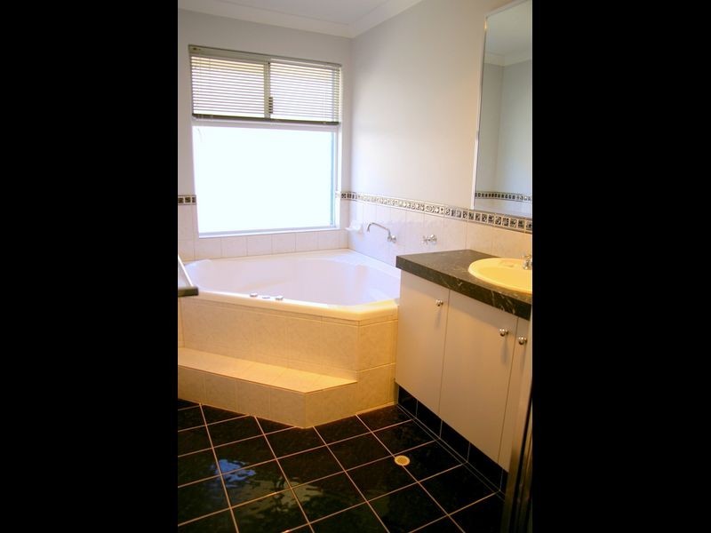 24 Wentworth Drive, Dalyellup WA 6230