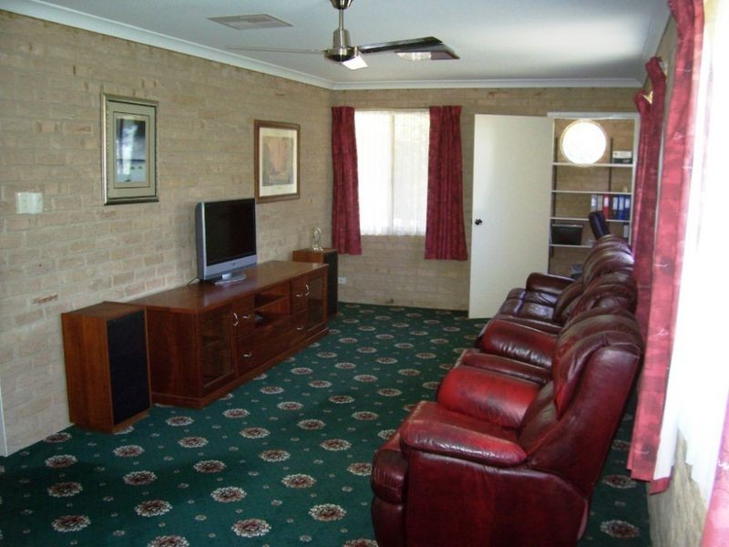 12 Windward Road, Leschenault WA 6233