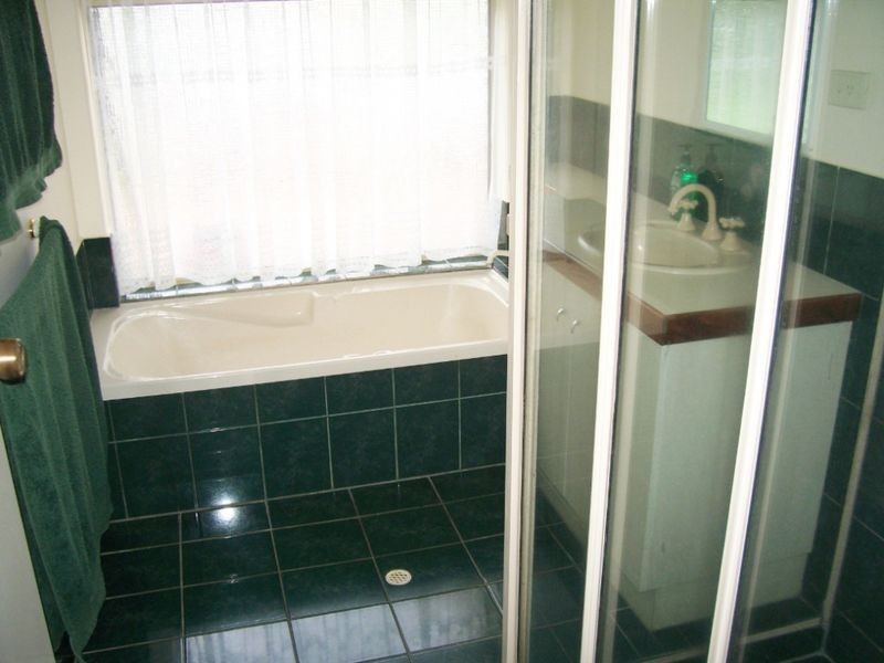 12 Windward Road, Leschenault WA 6233