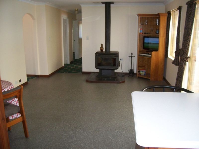 12 Windward Road, Leschenault WA 6233