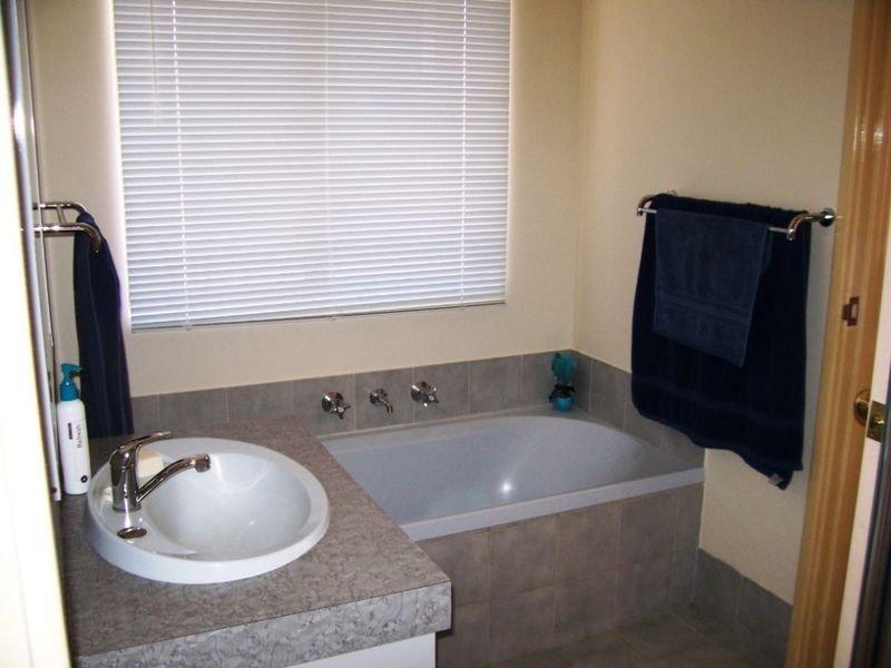 62 Winthrop Avenue, College Grove WA 6230