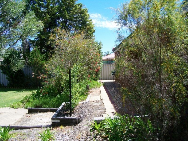 62 Winthrop Avenue, College Grove WA 6230