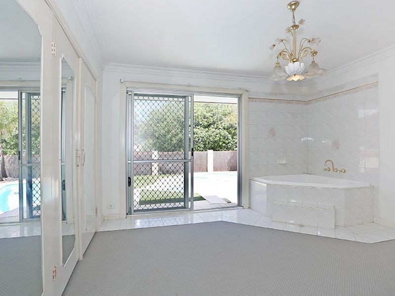 1 Dunbarton Way, Withers WA 6230