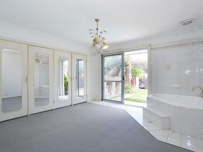 1 Dunbarton Way, Withers WA 6230