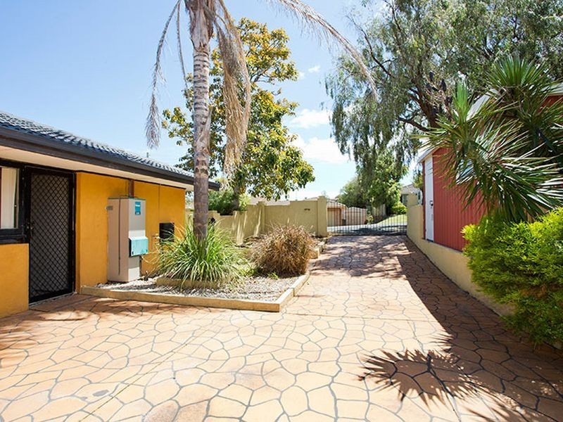 1 Dunbarton Way, Withers WA 6230