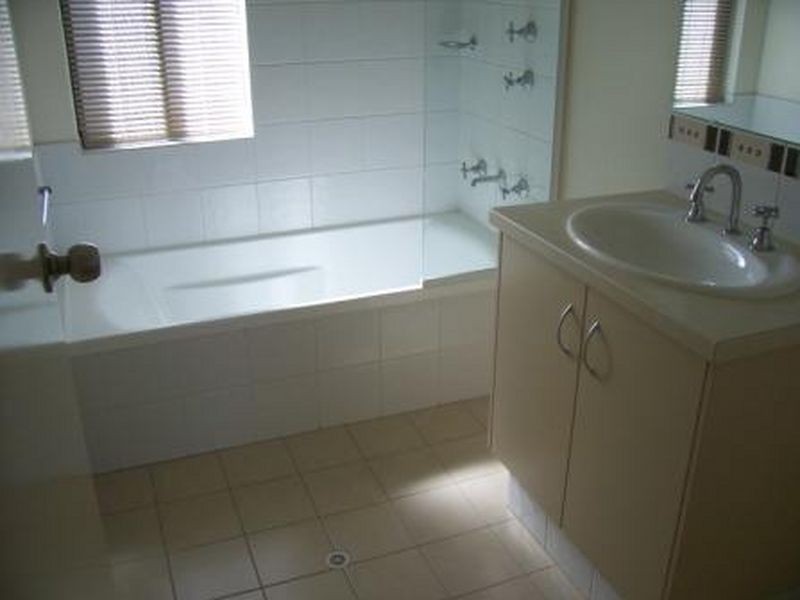 4B Bright St, Carey Park WA 6230