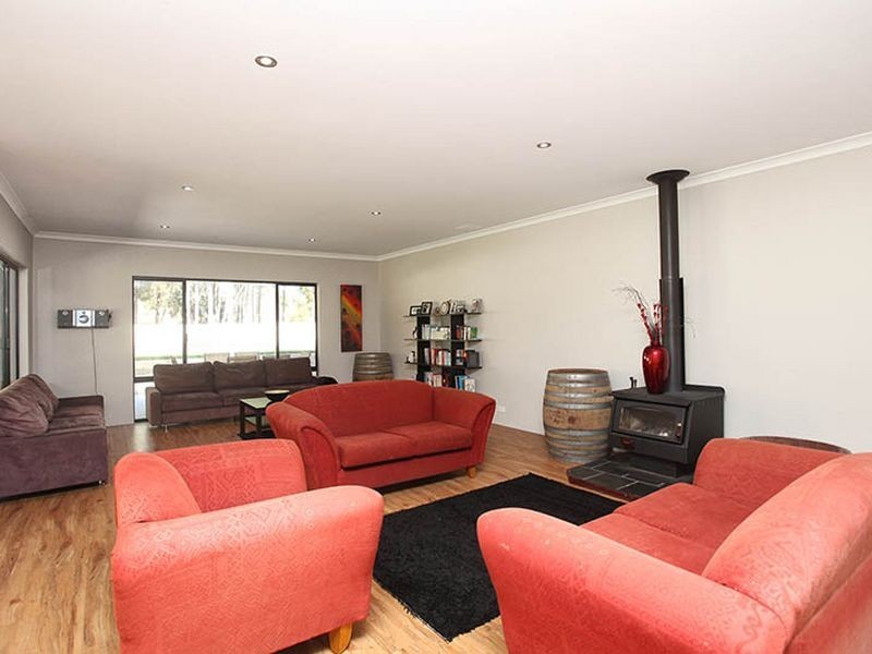 18 Duce Drive, Boyanup WA 6237
