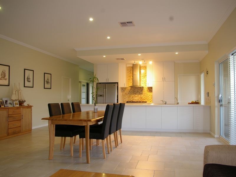 5 Eva Fairway, Dalyellup WA 6230