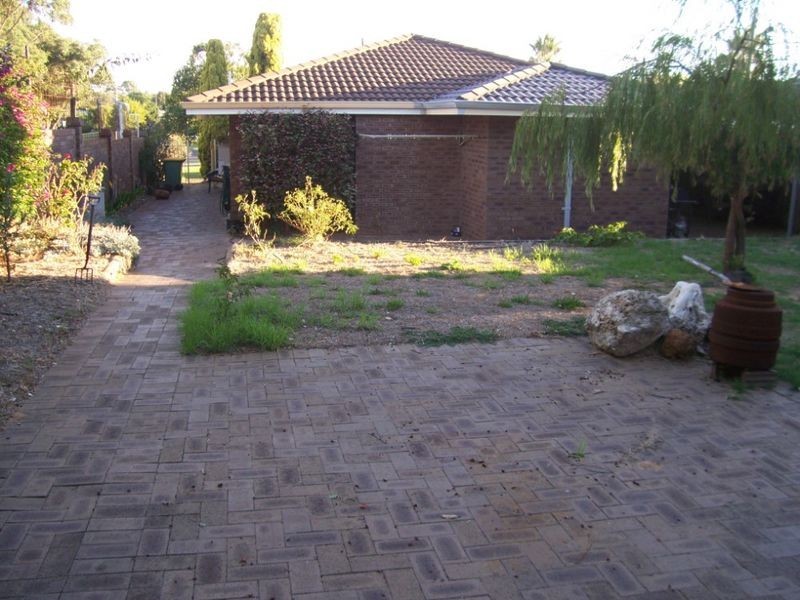 2/8 Ashrose Drive, Withers WA 6230