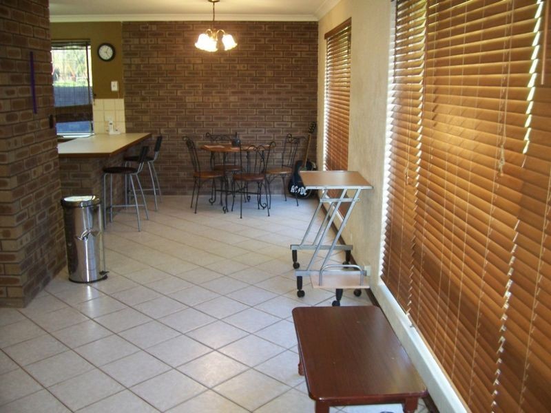 2/8 Ashrose Drive, Withers WA 6230