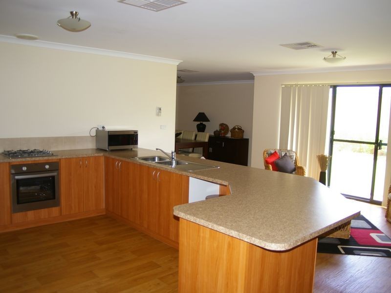 6 Kambany Approach, Dalyellup WA 6230